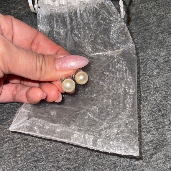 Elegant Pearl Jewelry Set - Picture 3 of 4